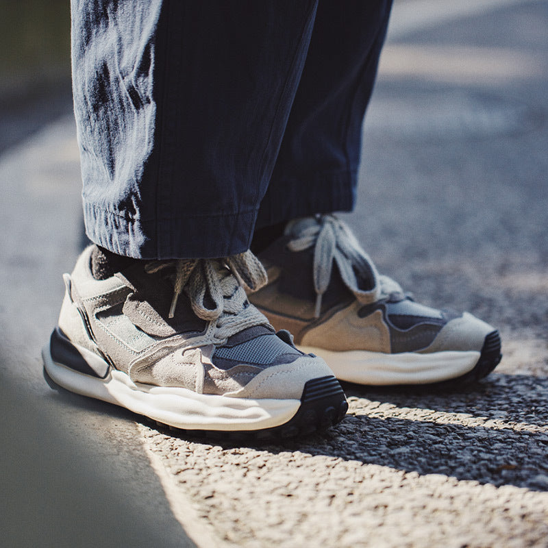 Retro style mesh sports shoes