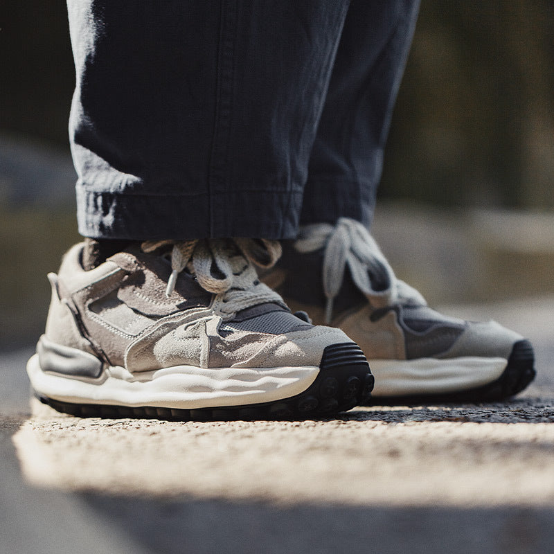 Retro style mesh sports shoes